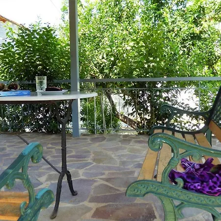 Venetia's Seaside Garden Микра Мандиния