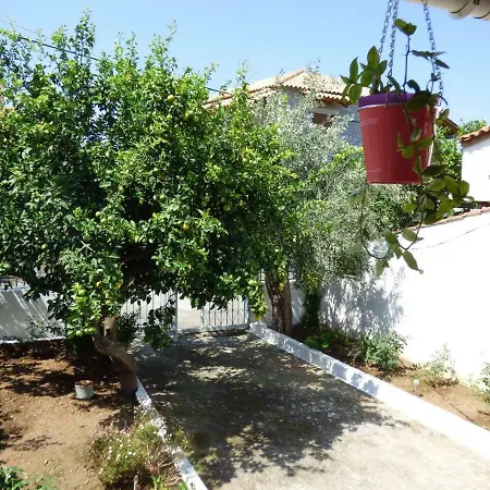 Venetia's Seaside Garden * Mikrá Mandínia