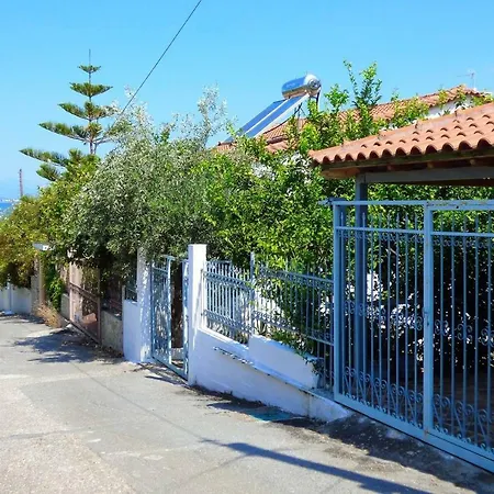 Venetia's Seaside Garden Appartement